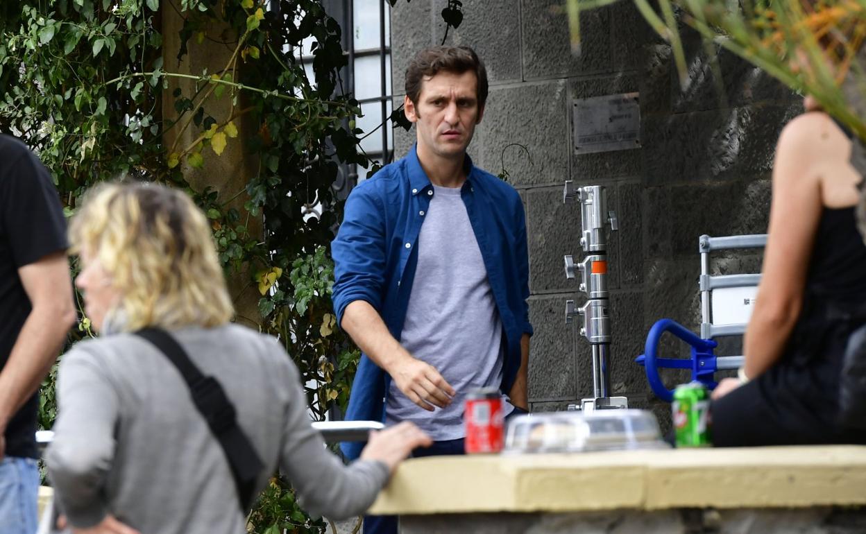 Raúl Arévalo, en 2019 en la capital grancanaria, durante el rodaje de 'Black Beach'. 