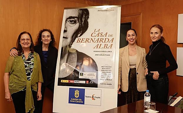 De izquierda a derecha, Rosario Pardo, Consuelo Trujillo, Guacimara Medina y Mona Martínez en la presentación. 
