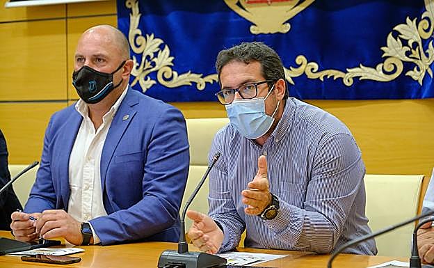 El presidente Sergio Lloret y David de Vera, consejero de Agriclultura, Ganadería y Pesca. 