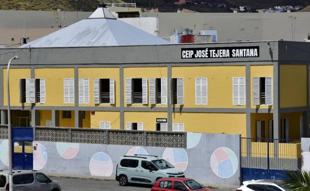 Detienen a un profesor del colegio José Tejera por presuntos abusos sexuales a alumnas menores