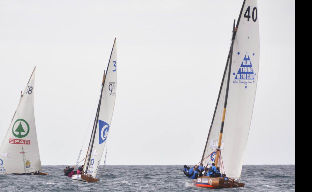 Guerra del Río, Tomás Morales y Chacalote, durante la regata. 