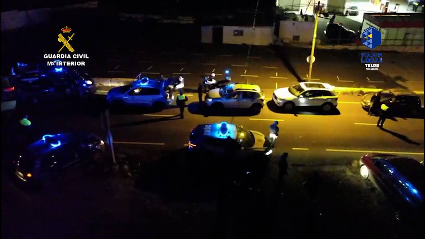 Imagen principal - 42 detenidos en carreras ilegales de coches en una macro operación policial en Gran Canaria