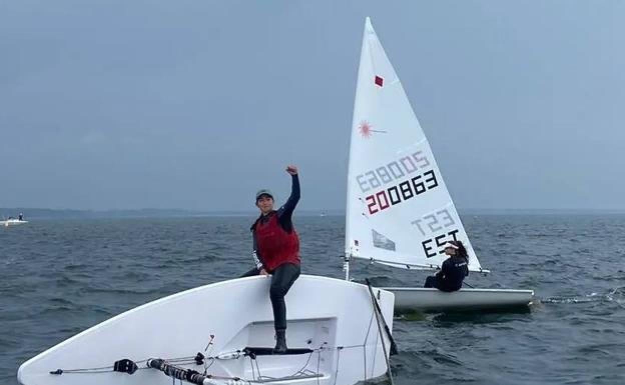 Isabel Hernández, celebrando su logro. 