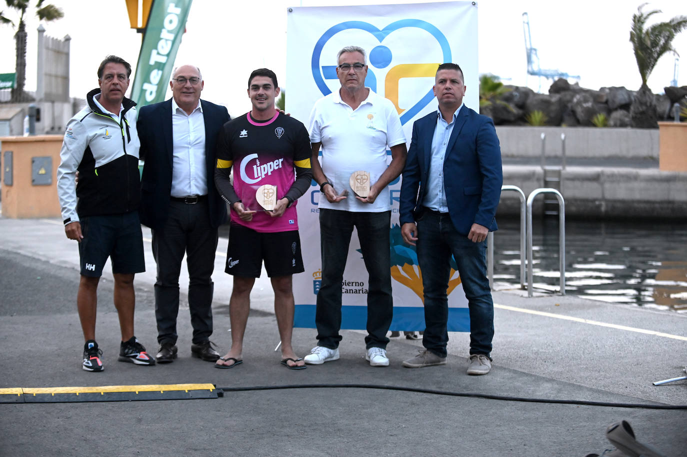 De izquierda a derecha, Bernardo Salom, Manolo López, Kevin Rosales, Sebastián Hernández y Simón Farías, en el acto de RSD Canarias.. 