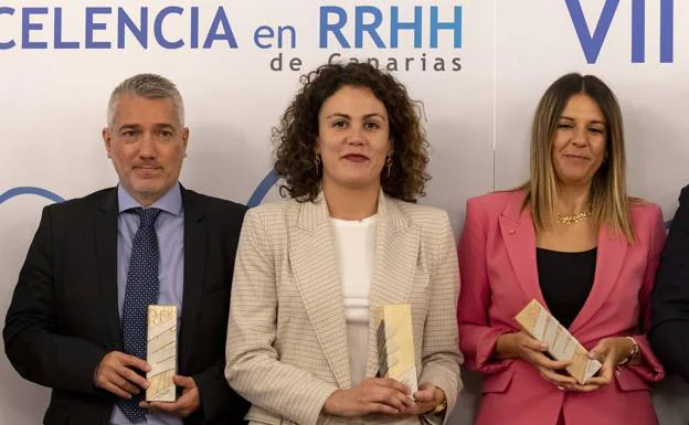 Paula Cantero recoge el Premio a la Excelencia en Recursos Humanos en Canarias. 