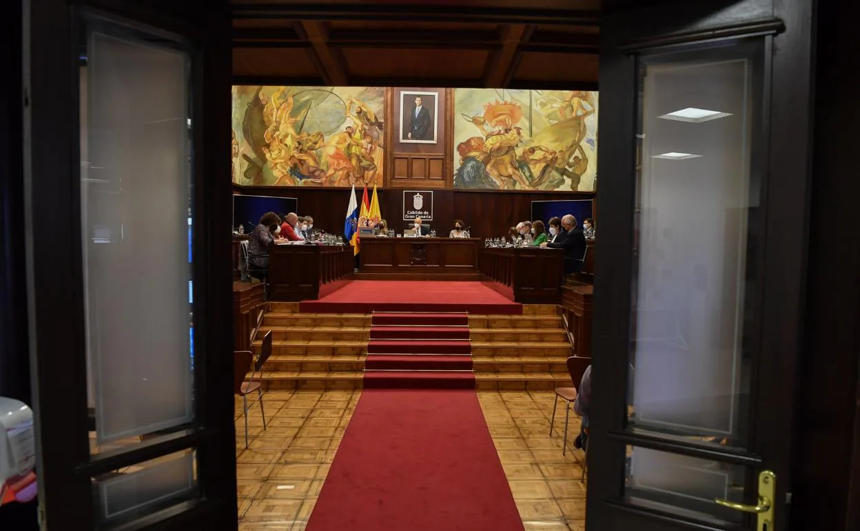 La sesión plenaria del Cabildo volvió a ser presencial dos años después. 