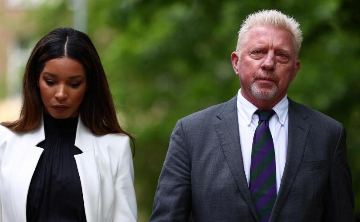 Boris Becker y su actual pareja llegan al juzgado para conocer su sentencia. 