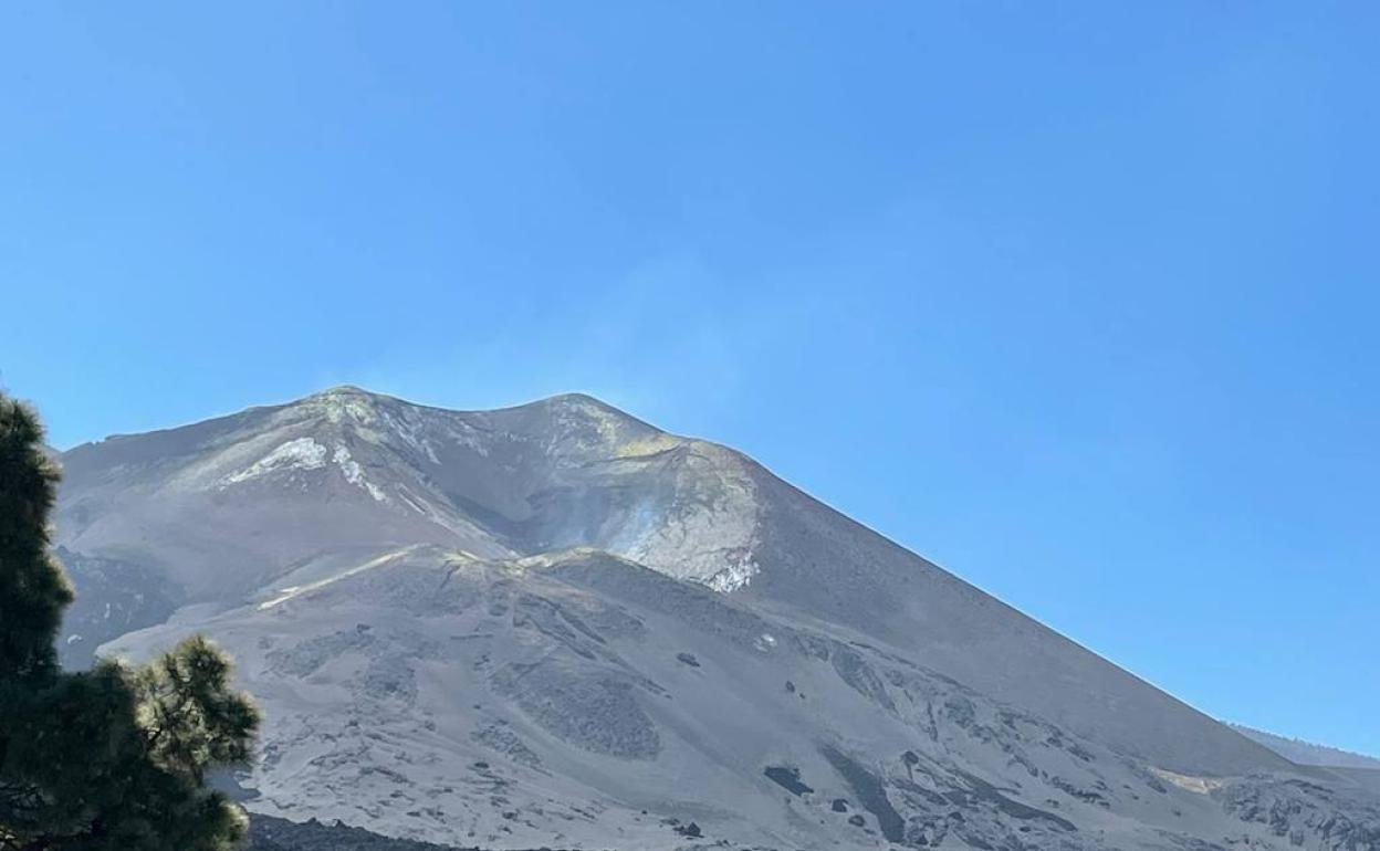 Imágenes del volcán que entró en erupción el pasado septiembre en Cumbre Vieja. 