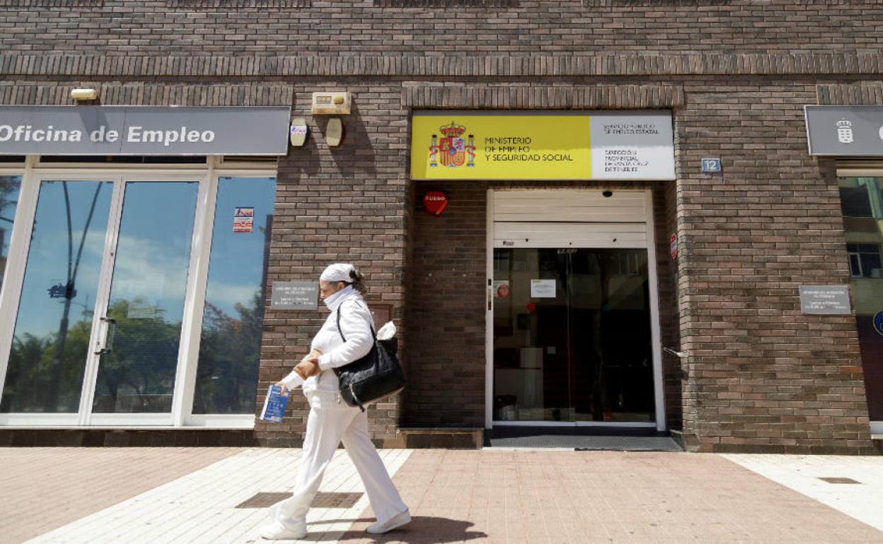 En Canarias 3.100 parados menos que antes de la covid