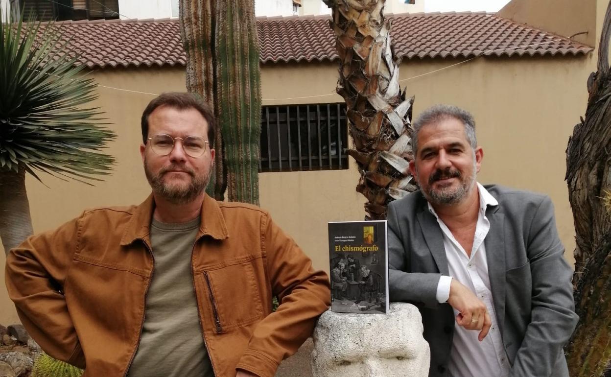 Israel Campos y Antonio Becerra, autores del volumen que se presenta este miércoles, en la Casa de Colón. 
