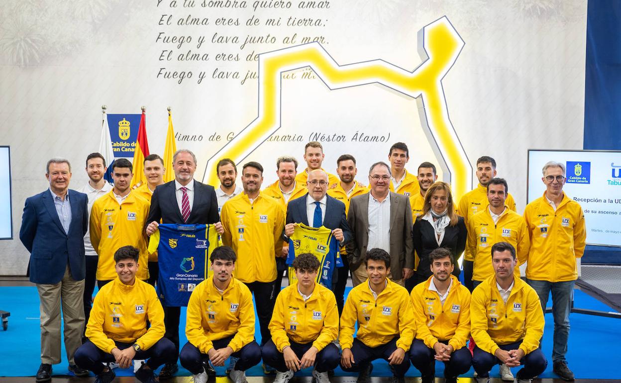 Imagen de la recepción oficial al Cabildo. 