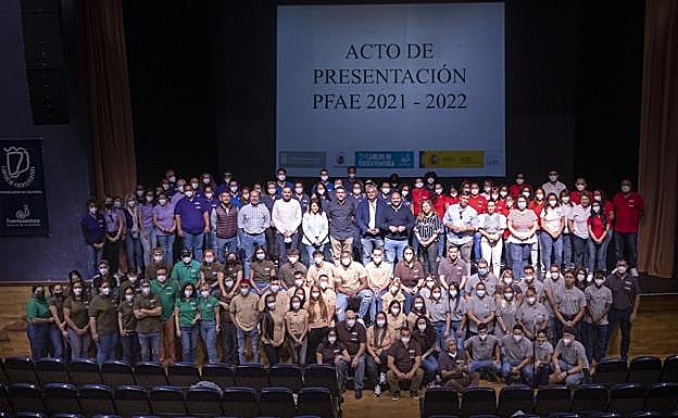 Todos los alumnos, profesores y cargos directivos de los PFAE. 
