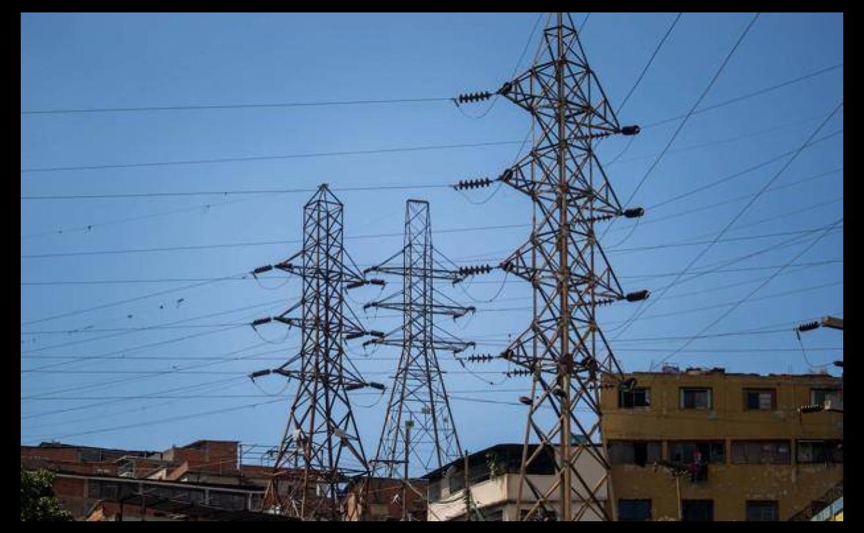 La luz vuelve a subir un 5 % y supera los 200 euros/MWh