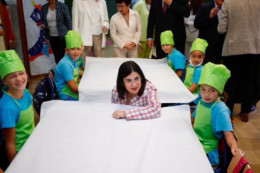 Fotos: Darías firma el plan de pobreza infantil