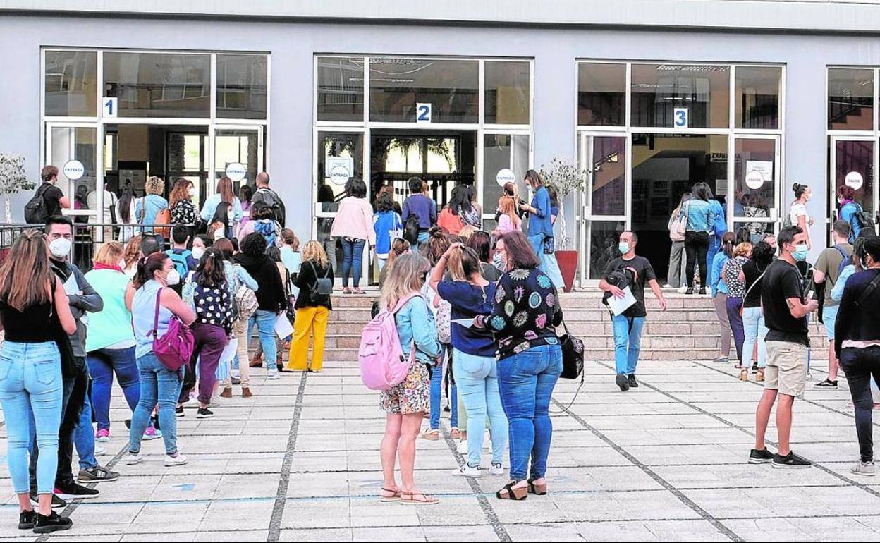 Educación publica la orden de ampliación de las plazas de las oposiciones de maestros