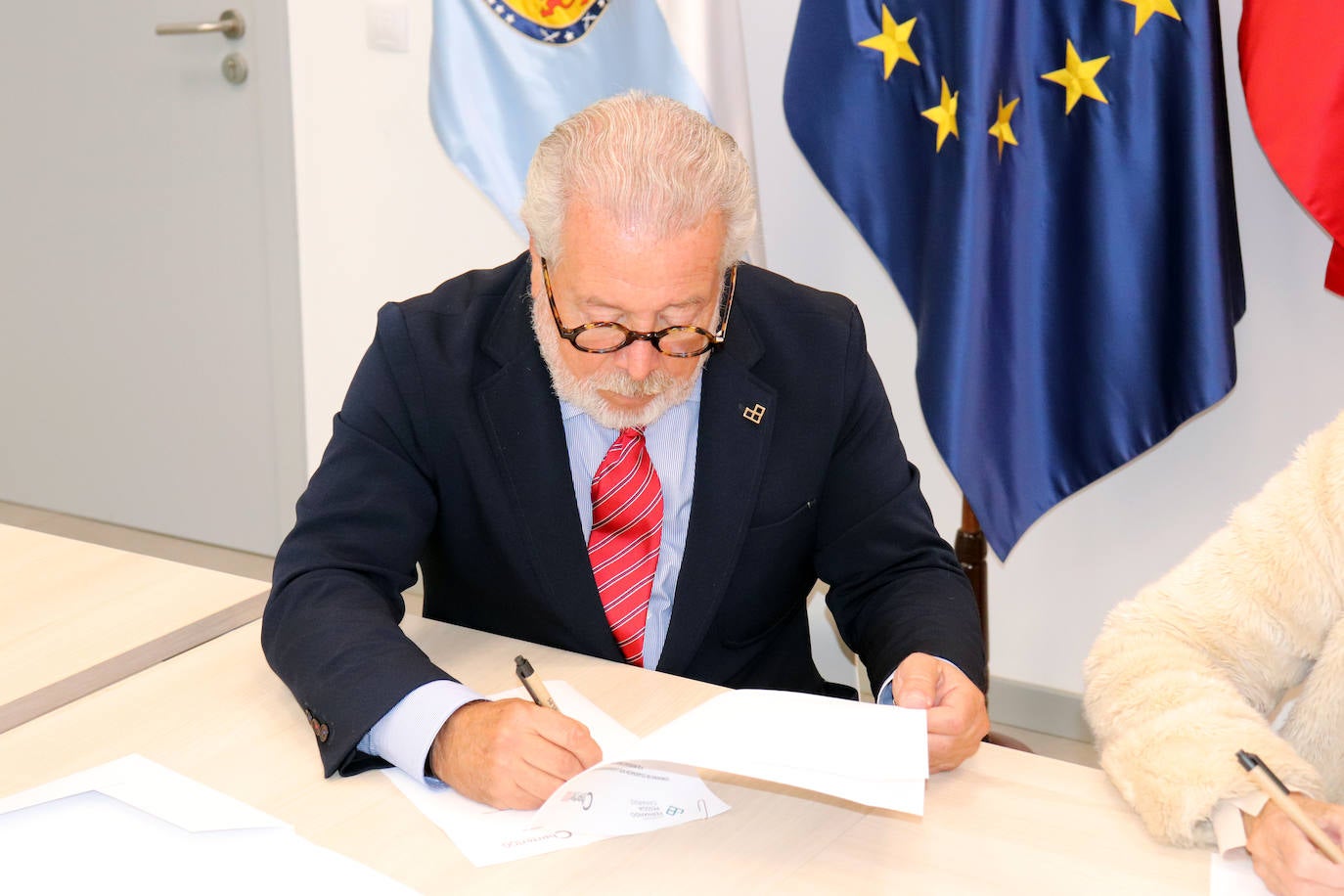 Imagen secundaria 2 - La Universidad Fernando Pessoa Canarias y Charter 100 Gran Canaria firman un programa de becas