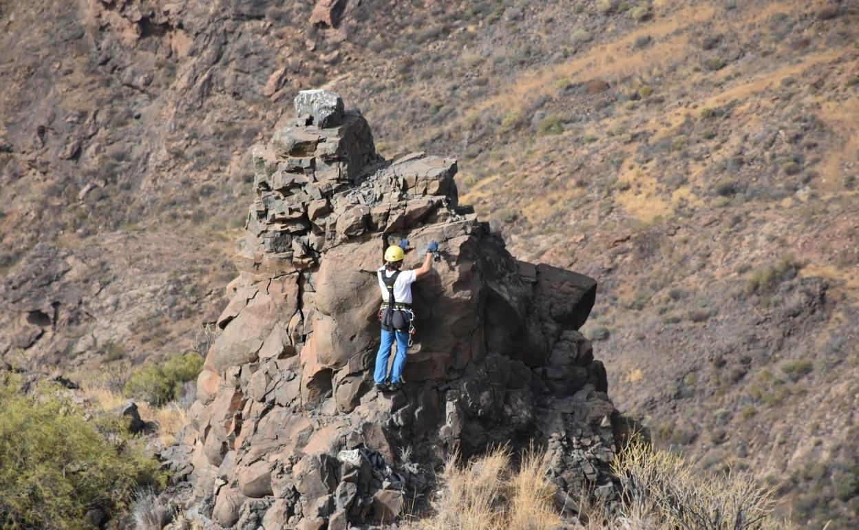 La cueva sepulcral está escondida en este promontorio rocoso. 