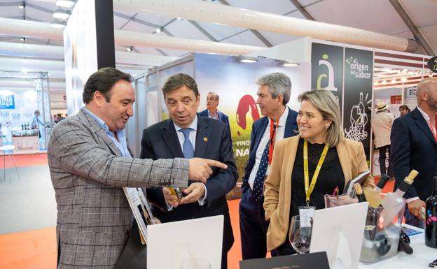 Imagen principal - Los vinos canarios destacan su potencial en la Feria Nacional del Vino