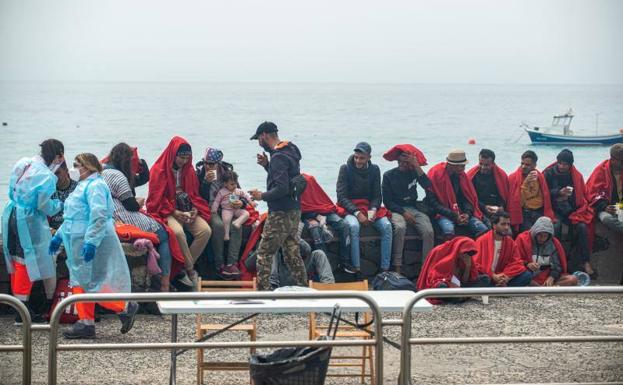 Imagen de la patera llegada a la costa del norte de Lanzarote. 