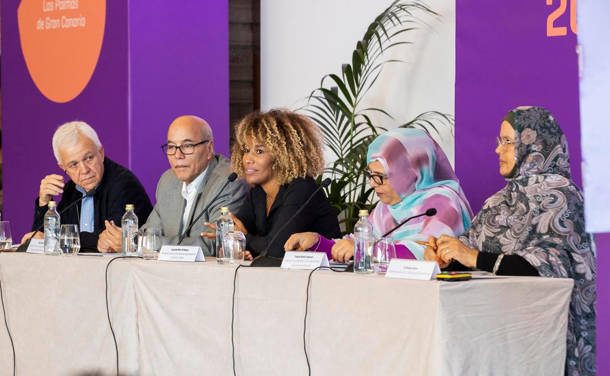La abogada y activista Loueila Mint, en el centro, moderó la jornada inaugural de la Asamblea de la ALE. 
