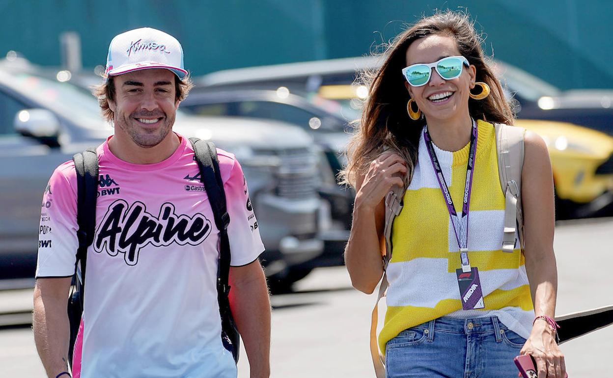 Fernando Alonso y su novia Adrea Schlager.