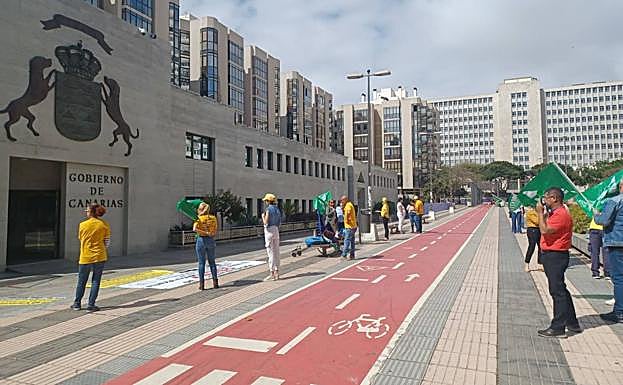 Imagen de la protesta en la sede del Gobierno de Canarias. 