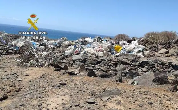 Residuos plásticos invaden la zona natural de Juan Grande