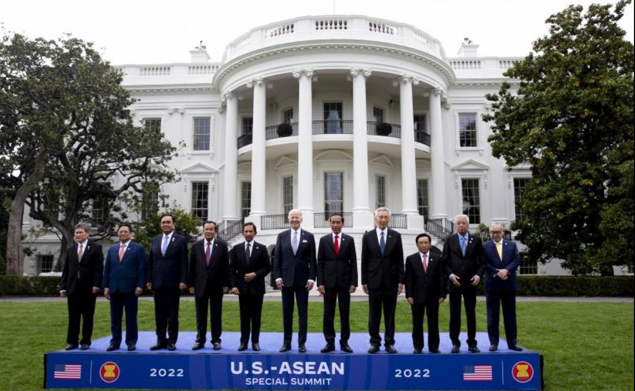 Foto de familia durante la reunión de la Asociación de Naciones del Sureste Asiático (ASEAN, por sus siglas en inglés) en Washington.