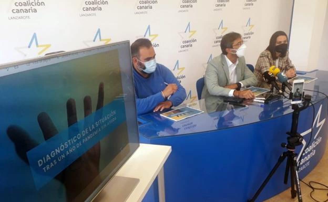 Samuel Martín, Pedro San Ginés y Migdalia Machín, en cita con los medios como consejeros de CC. 