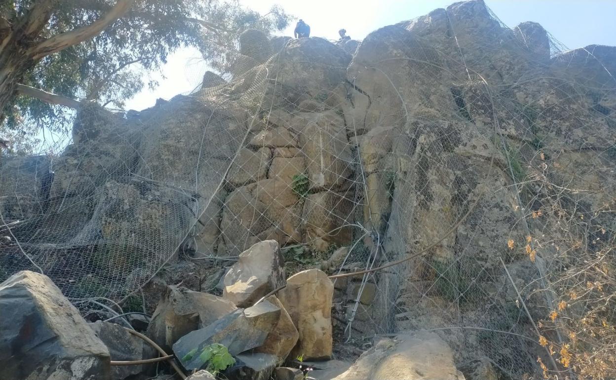 Imagen del talud de la GC-15 que amenaza la seguridad de la carretera. 