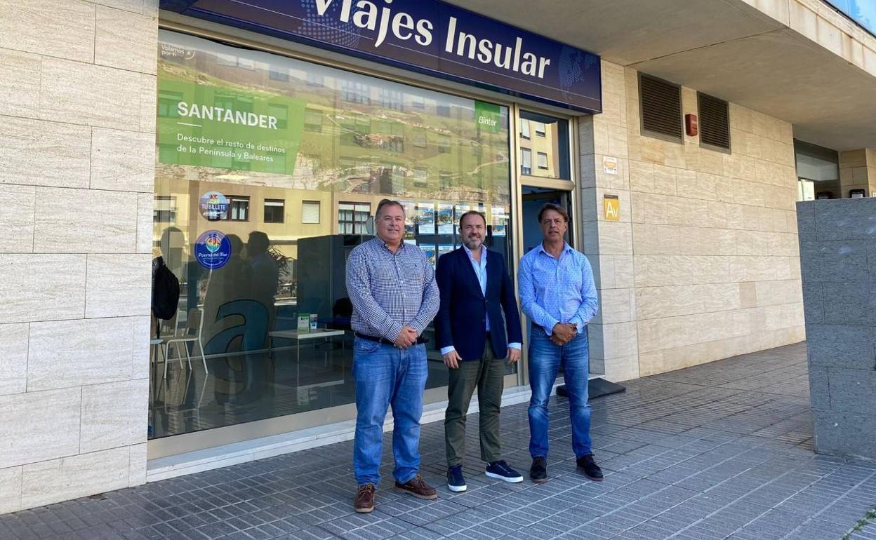 Imagen de los dirigentes tras rubricar el acuerdo, 