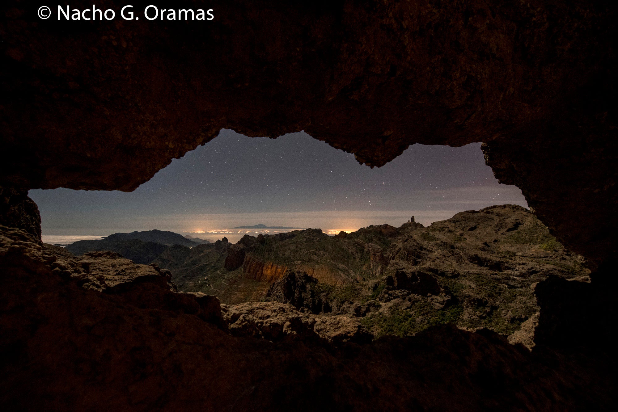 Noche estrellada desde la Ventana de Pargana, en el Cortijo de Pargana (San Bartolomé de Tirajana).