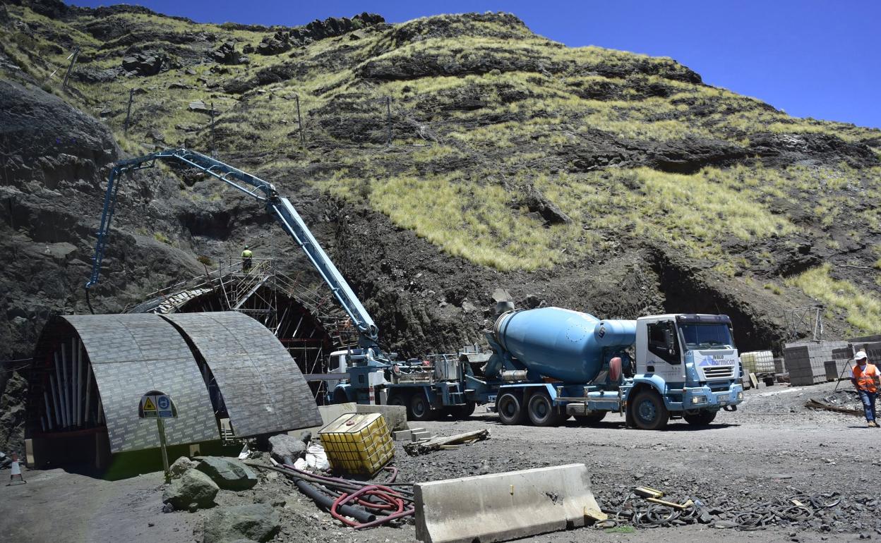 Imagen de una obra de carreteras en Gran Canaria. 