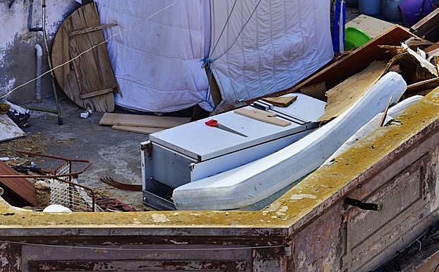 Imagen principal - Aspecto de la vivienda okupada.