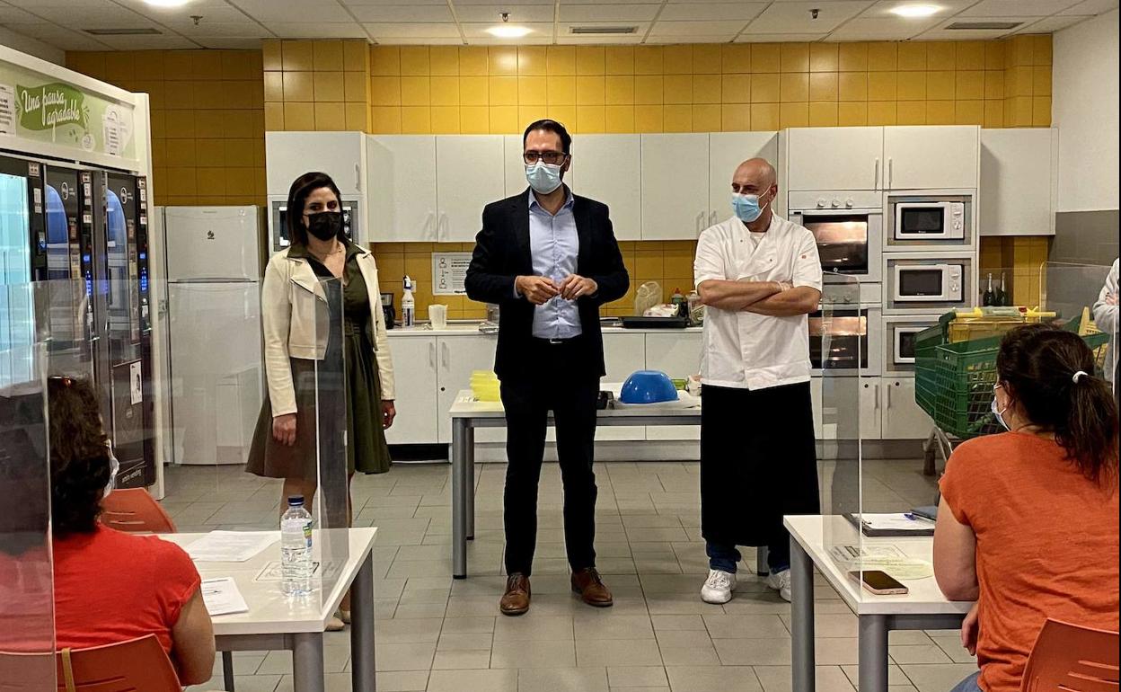 Las instalaciones de HiperDino acogen un taller de cocina sin gluten.