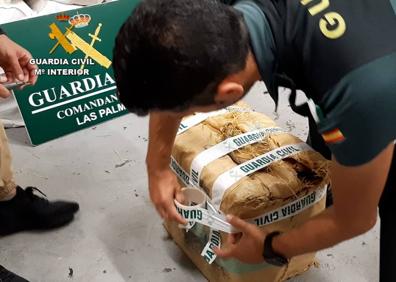 Imagen secundaria 1 - Interceptan una zodiac con dos toneladas de hachís en Gran Canaria