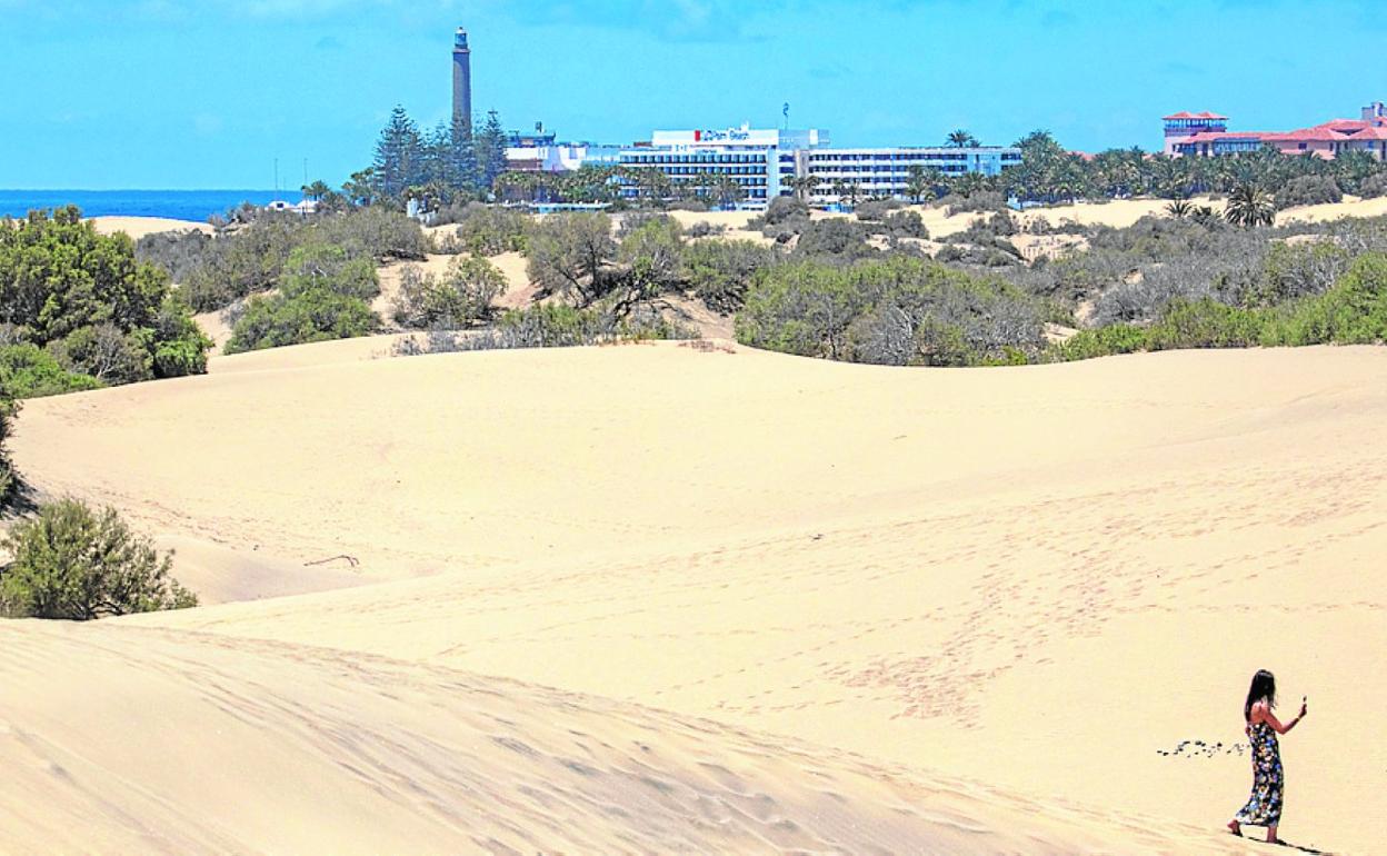 El paisaje dunar es uno de los más fotografiados por los visitantes a Gran Canaria. 