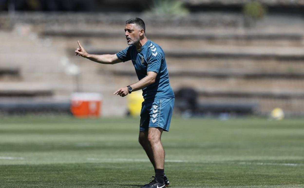 García Pimienta, durante un entrenamiento. 