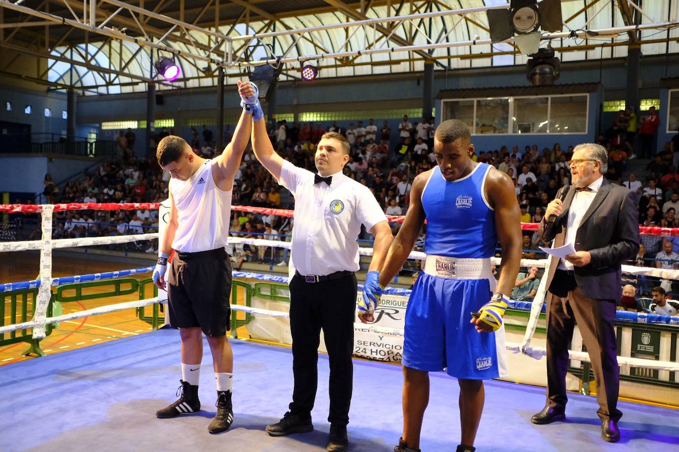 Fotos: La Copa Ciudad de Las Palmas de Gran Canaria de boxeo llenó el Juan Beltrán Sierra