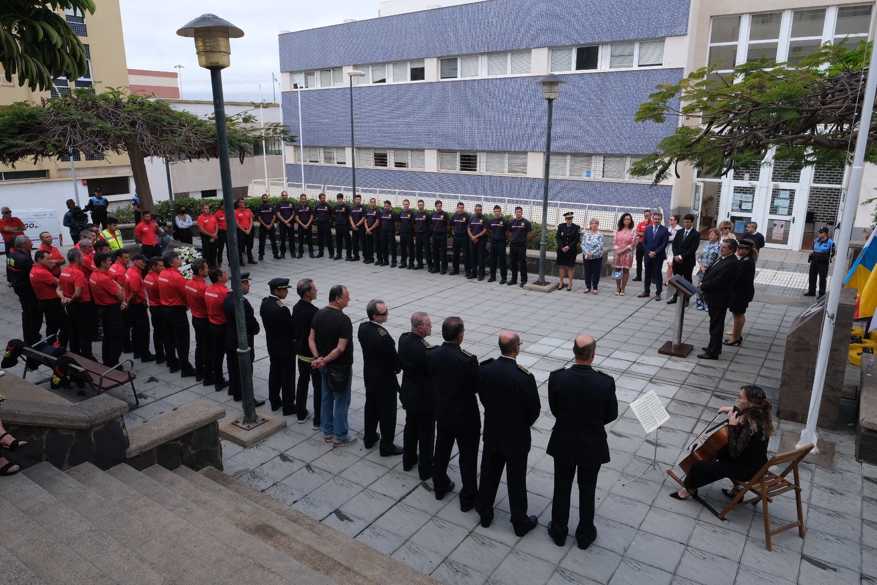 Fotos: La ciudad rinde homenaje a los bomberos fallecidos en el accidente de La Naval
