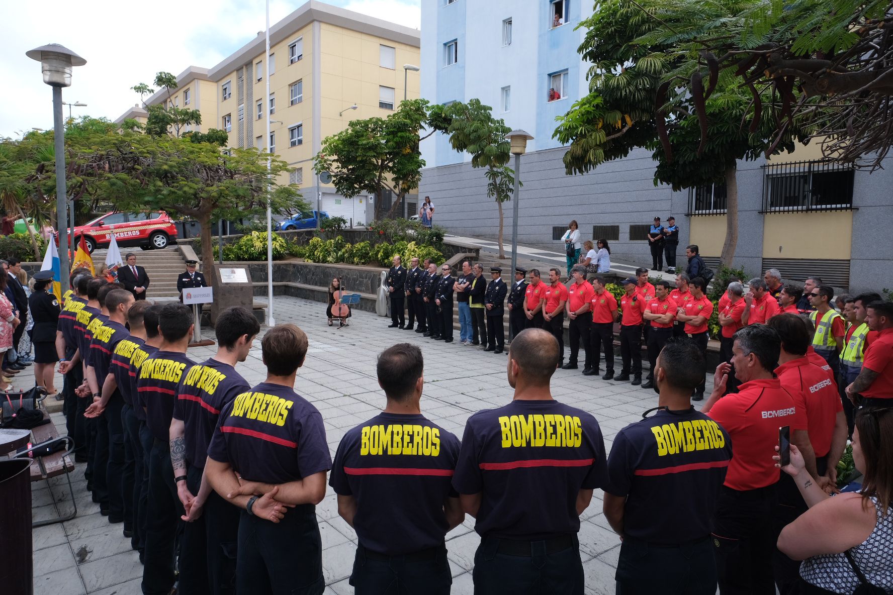 Fotos: La ciudad rinde homenaje a los bomberos fallecidos en el accidente de La Naval