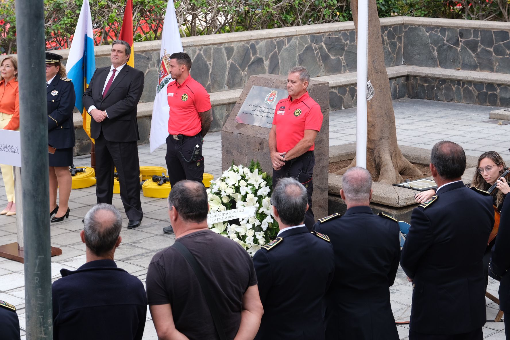Fotos: La ciudad rinde homenaje a los bomberos fallecidos en el accidente de La Naval