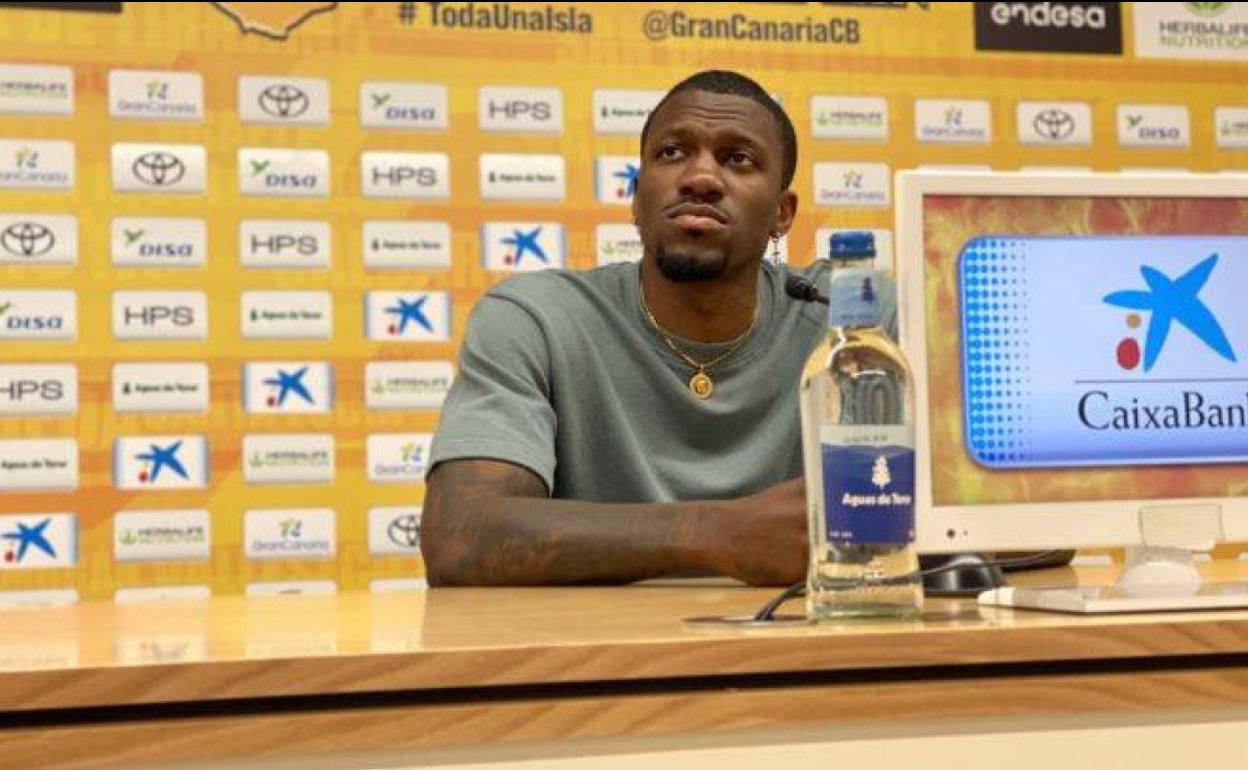 Ennis, durante la rueda de prensa para repasar la actualidad del equipo de cara al cruce ante el Barça. 