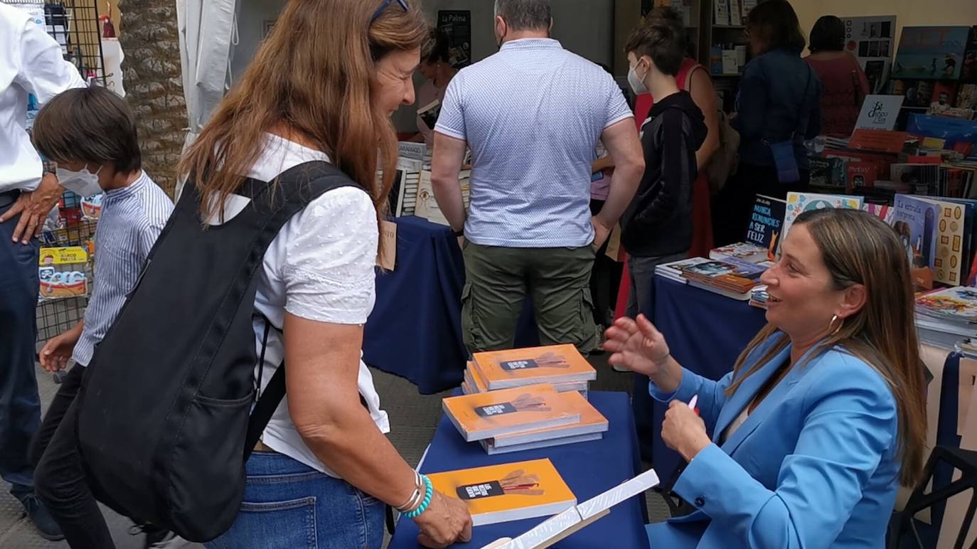 Fotos: Decenas de amantes de la lectura, hacen cola en la Feria del Libro