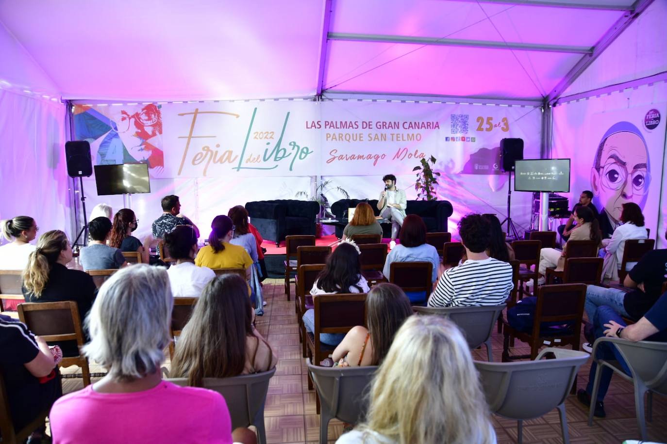 Fotos: Decenas de amantes de la lectura, hacen cola en la Feria del Libro