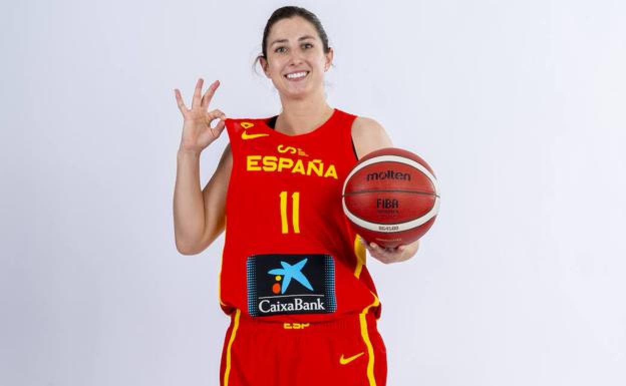La jugadora grancanaria Leonor Rodríguez posa en la sesión de fotos de la selección. 