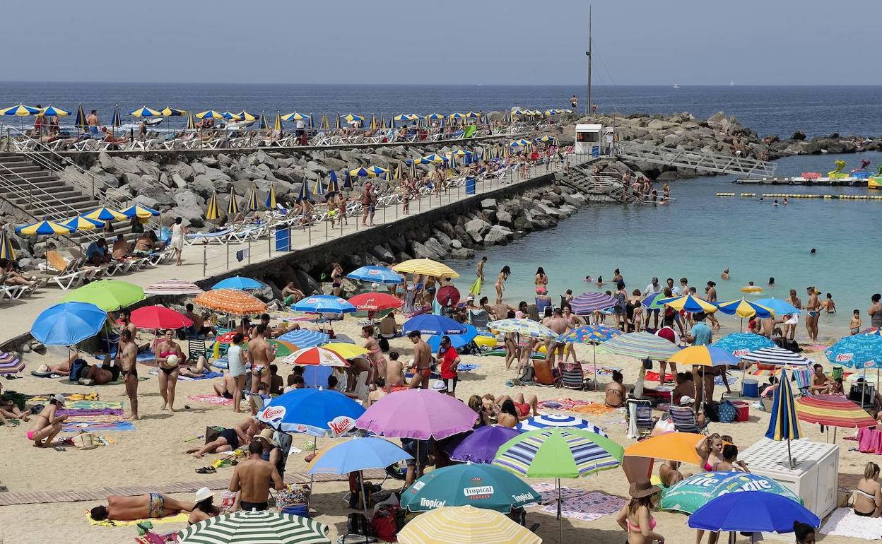 Imagen de archivo de la playa de Amadores. 