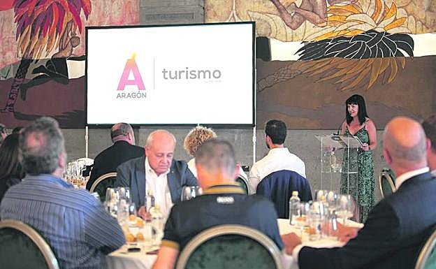 Gloria Pérez presenta Aragón como destino turístico. 