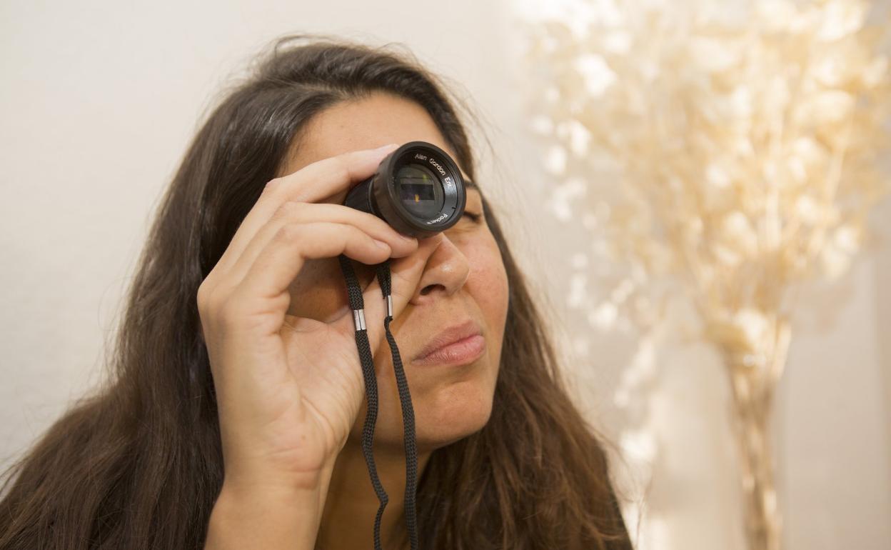 La cineasta grancanaria Alba González de Molina, durante un rodaje. 