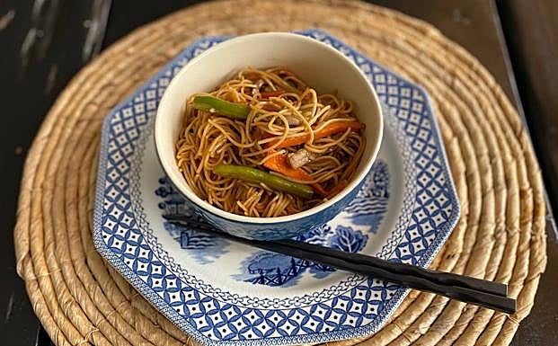 Noodles con cerdo teriyaki